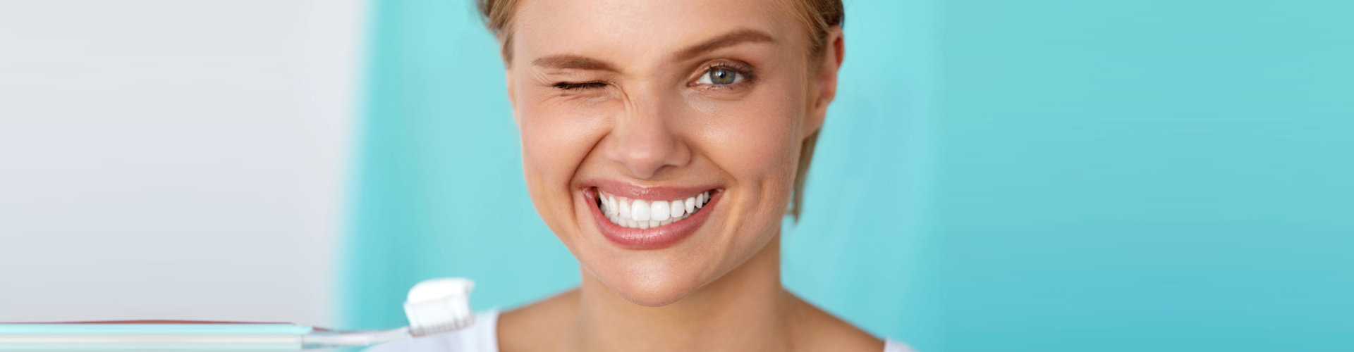 woman with a healthy white teeth