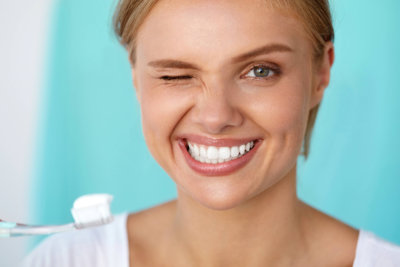 woman with a healthy white teeth